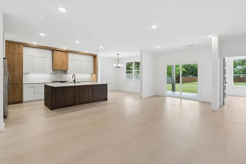 $525,000 | 416 South Elm Street, Sherman, TX 75090