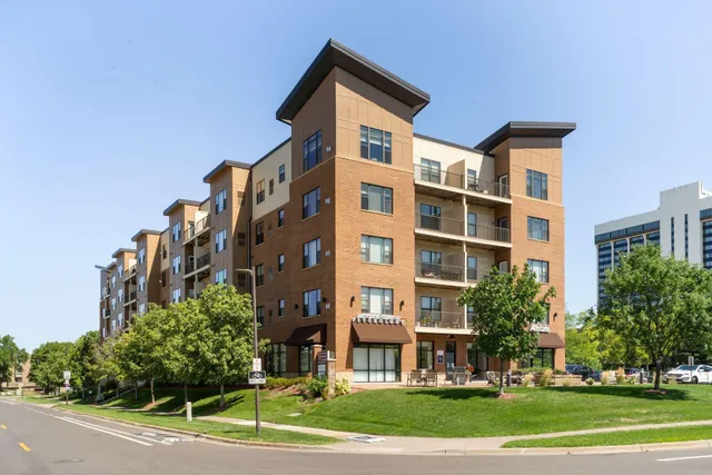 $319,900 | 1155 Ford Road, Unit 201, St. Louis Park, MN 55426