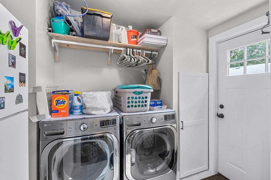 435 32 Road, Unit 601 Clifton, CO 81520 - Photo 15 of 26 a utility room with dryer and washer