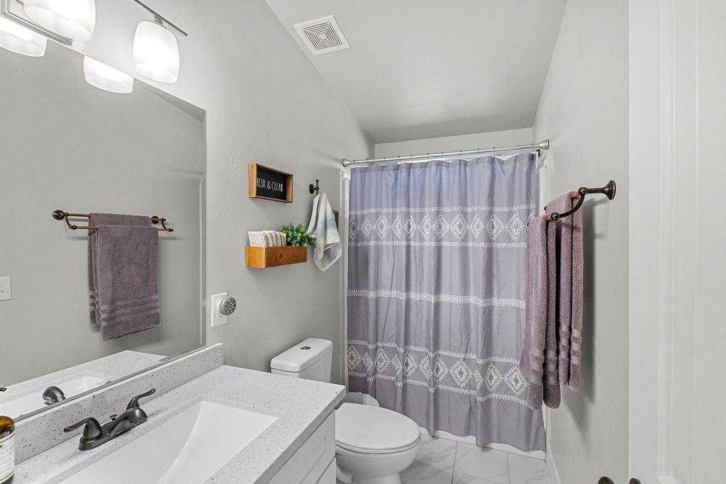 435 32 Road, Unit 601 Clifton, CO 81520 - Photo 16 of 26 a bathroom with a sink toilet and shower