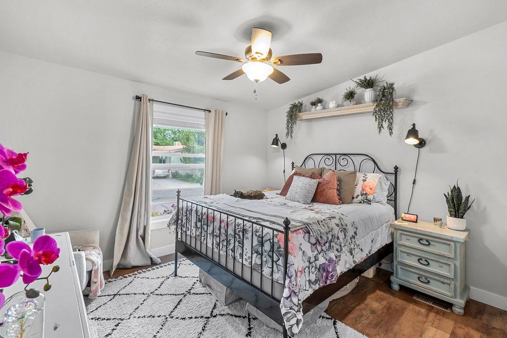 435 32 Road, Unit 601 Clifton, CO 81520 - Photo 17 of 26 a bedroom with a bed and a chandelier