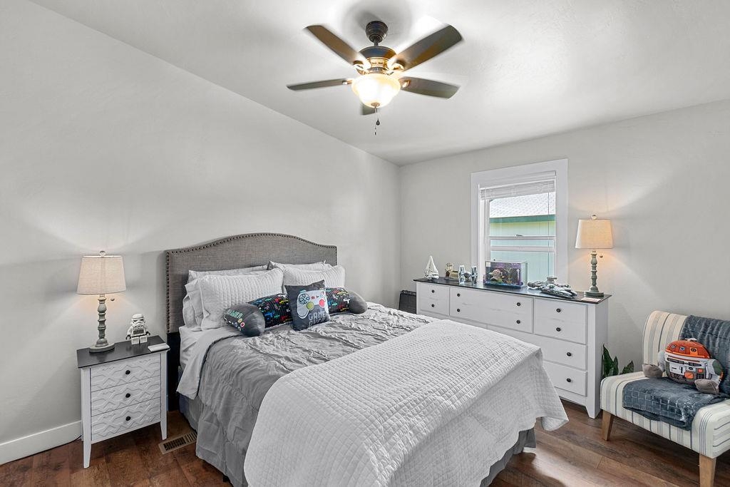 435 32 Road, Unit 601 Clifton, CO 81520 - Photo 20 of 26 a bedroom with a bed and window