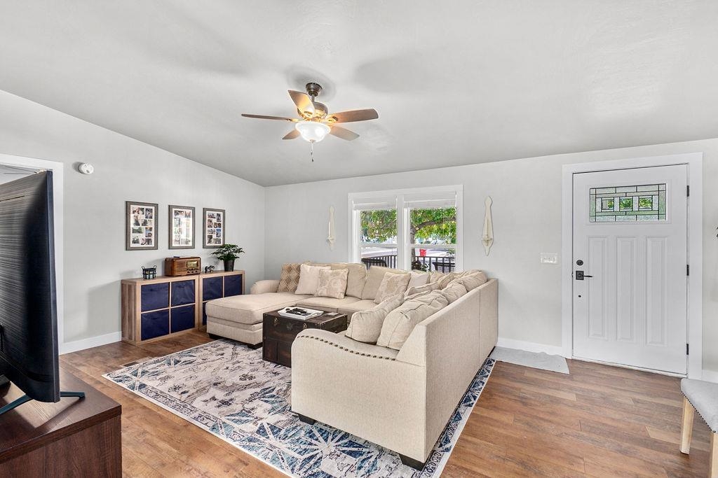 435 32 Road, Unit 601 Clifton, CO 81520 - Photo 3 of 26 a living room with furniture and a flat screen tv