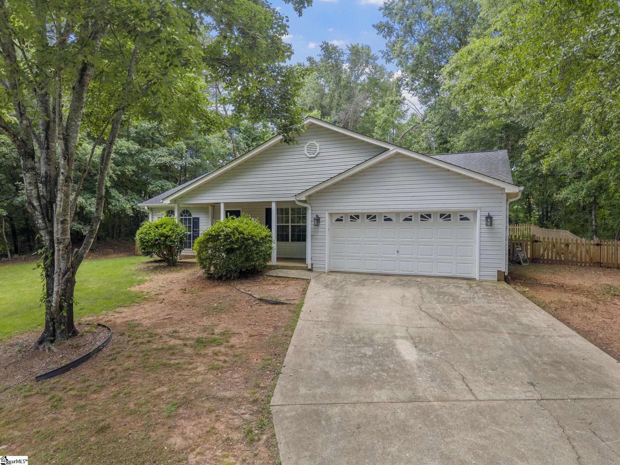 121 Confederate Lane Greer, SC 29651 - Photo 3 of 33