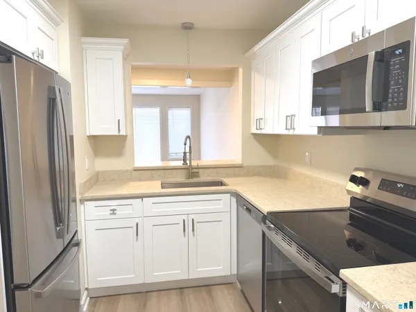 $3,250 | 61 Far View Cmns, Unit 61, Southbury, CT 06488