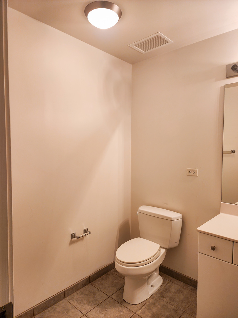 235 West Van Buren Street, Unit 3209 Chicago, IL 60607 - Photo 17 of 19