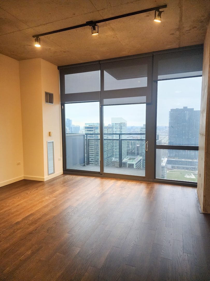 235 West Van Buren Street, Unit 3209 Chicago, IL 60607 - Photo 10 of 19