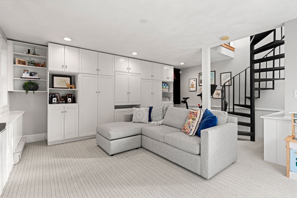 5 Elm Place Marblehead, MA 01945 - Photo 27 of 42