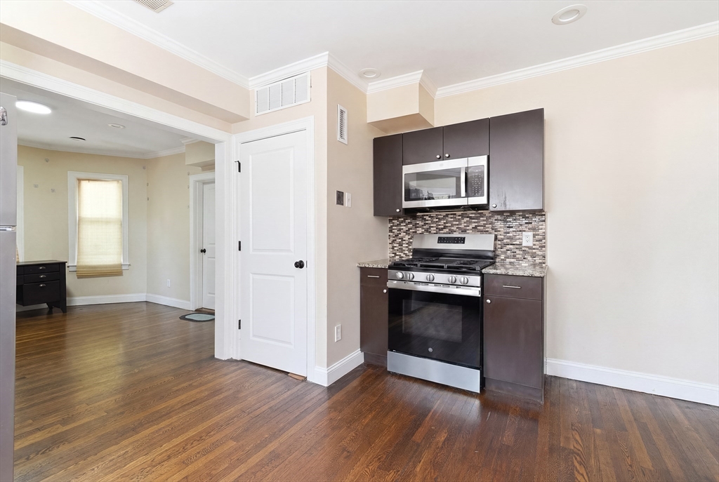 39 Glen Road Boston, MA 02130 - Photo 5 of 42