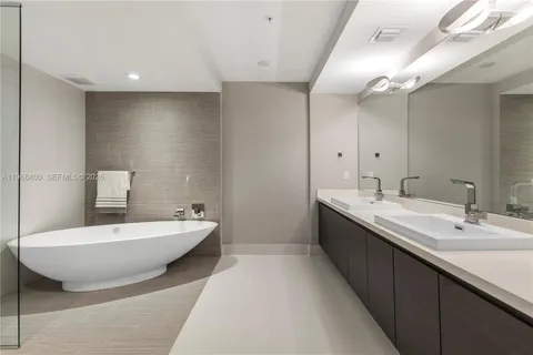 $1,280,000 | 300 Sunny Isles Boulevard, Unit 4806, Sunny Isles Beach, FL 33160