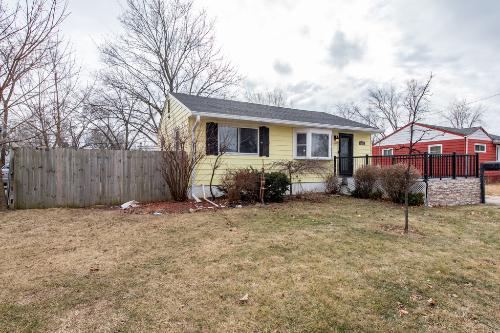 2825 Shoshone Road Waukegan, IL 60087 - Photo 2 of 26 Gallery Image 2