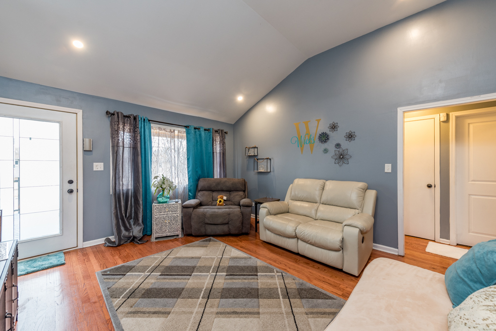 2825 Shoshone Road Waukegan, IL 60087 - Photo 6 of 26 Gallery Image 6