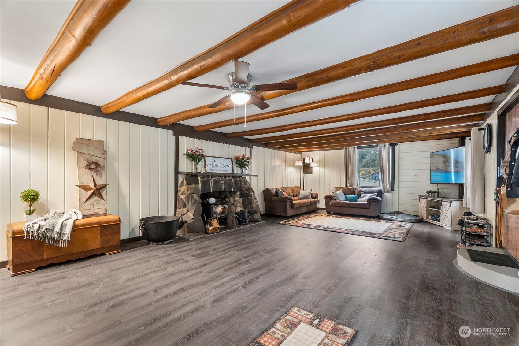 293 Logan Hill Road Chehalis, WA 98532 - Photo 4 of 36 a view of a livingroom with furniture and a ceiling fan