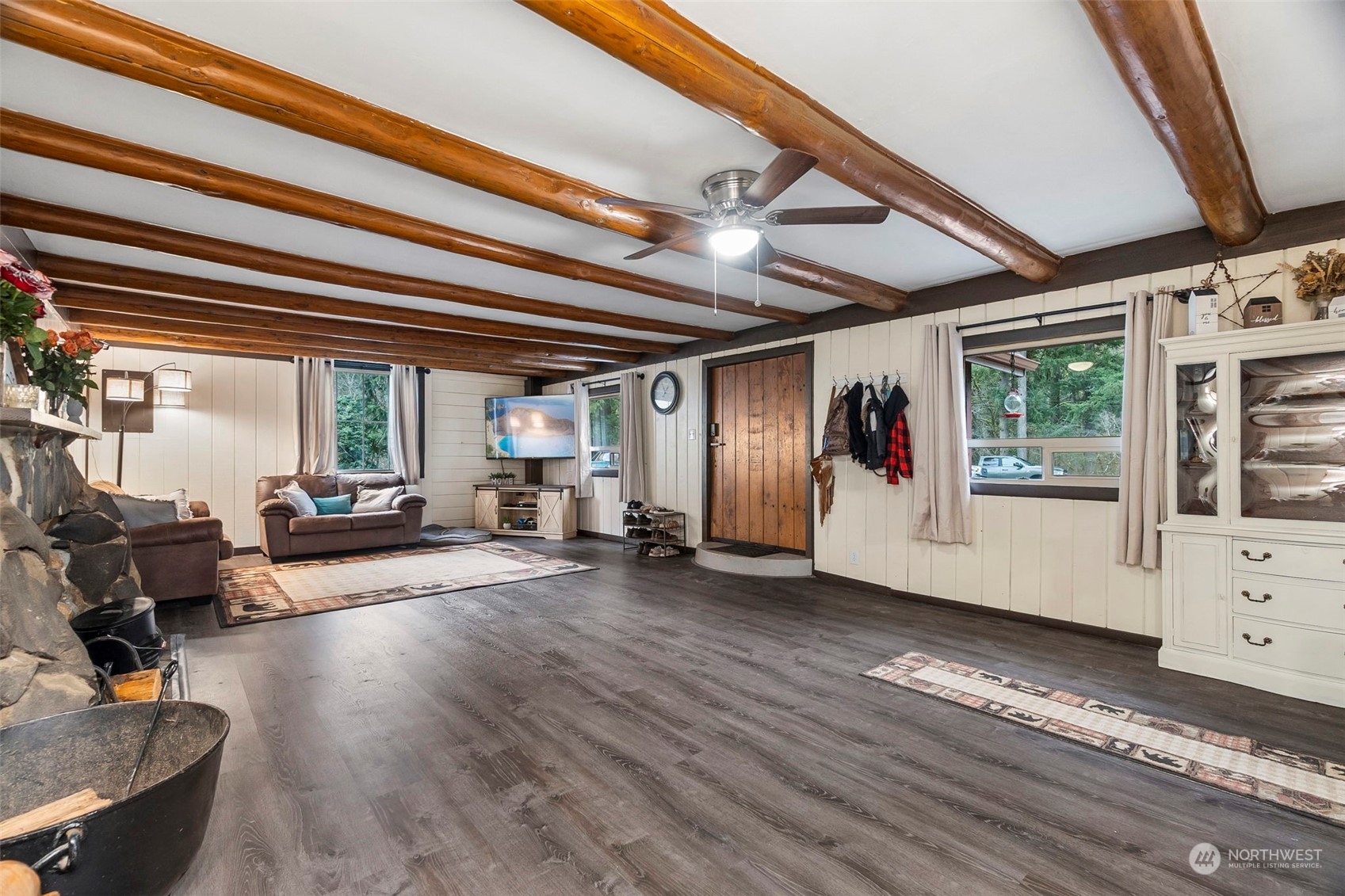 293 Logan Hill Road Chehalis, WA 98532 - Photo 5 of 36 a living room with furniture and wooden floor