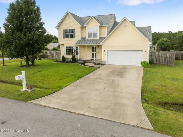 $323,000 | 108 Michelle Ward Lane, Maple Hill, NC 28454