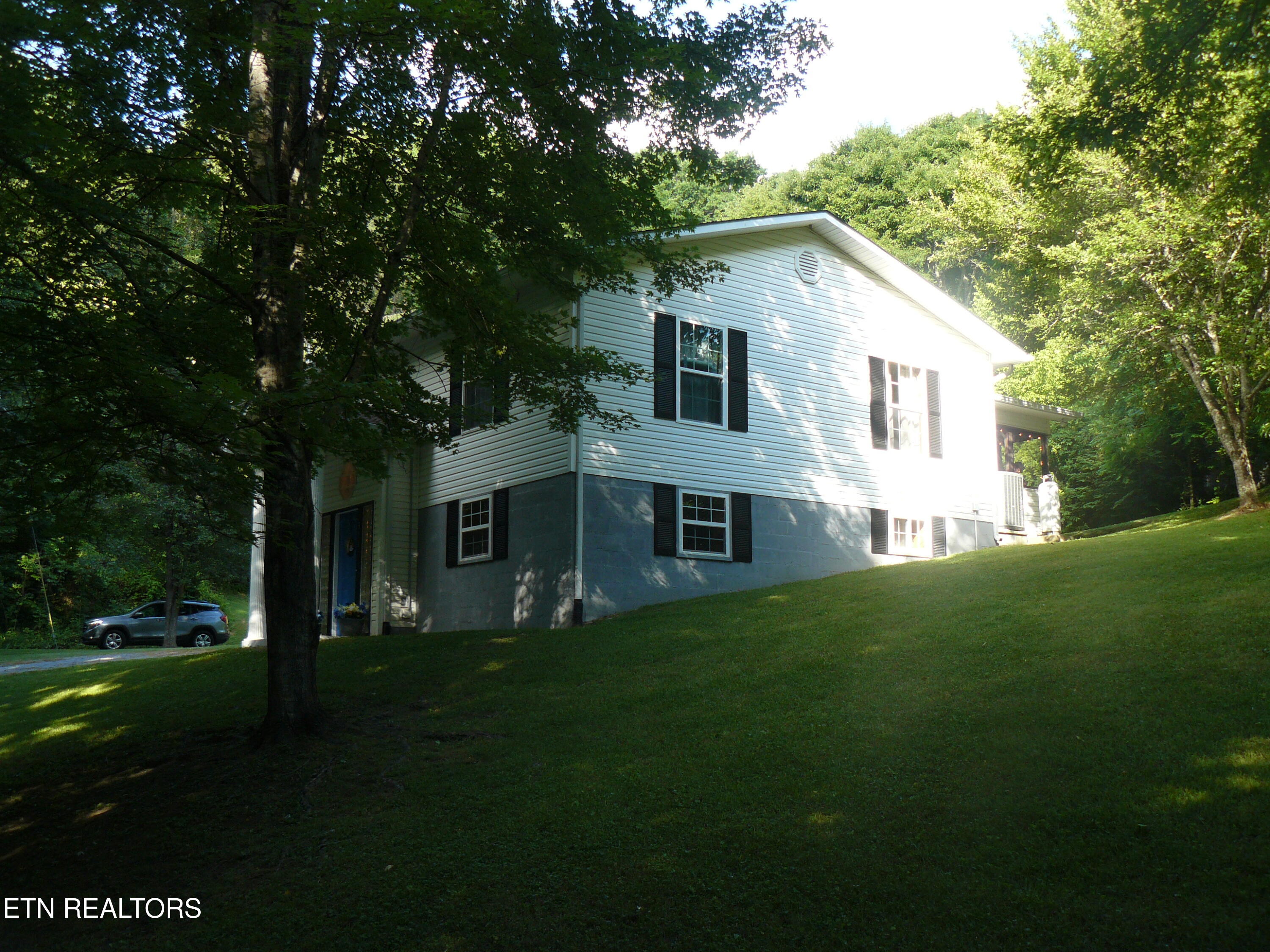 311 Greever Hollow Road Tazewell, TN 37879 - Photo 2 of 34 P1430553
