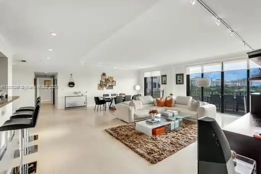 $13,500 | 151 Crandon Boulevard, Unit 525, Key Biscayne, FL 33149