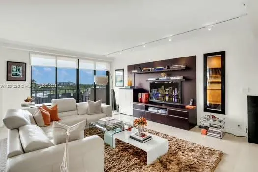 $13,500 | 151 Crandon Boulevard, Unit 525, Key Biscayne, FL 33149