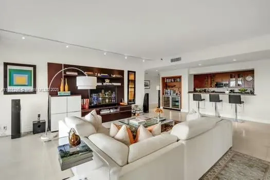 $13,500 | 151 Crandon Boulevard, Unit 525, Key Biscayne, FL 33149