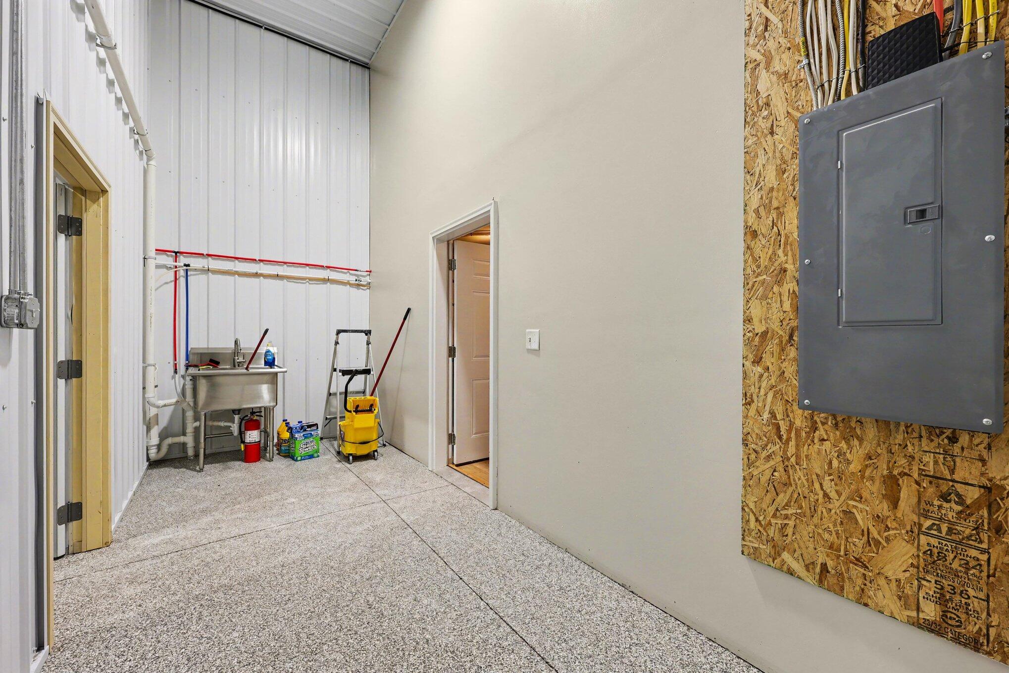 6850 Wooster Road Jackson, MI 49201 - Photo 18 of 26 015_file_3804