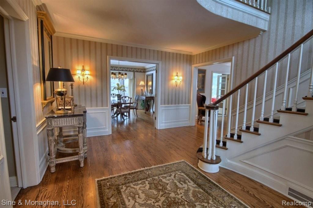 87 Moran Road Grosse Pointe, MI 48236 - Photo 2 of 25 Foyer.jpg