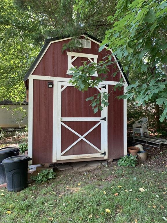 320 Bells View Lane Purlear, NC 28665 - Photo 4 of 4 Gallery Image 4