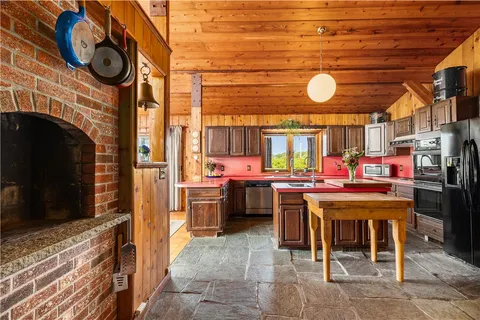 $3,800,000 | 1035 Mohegan Trail, Block Island, RI 02807