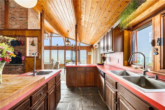 $3,800,000 | 1035 Mohegan Trail, Block Island, RI 02807