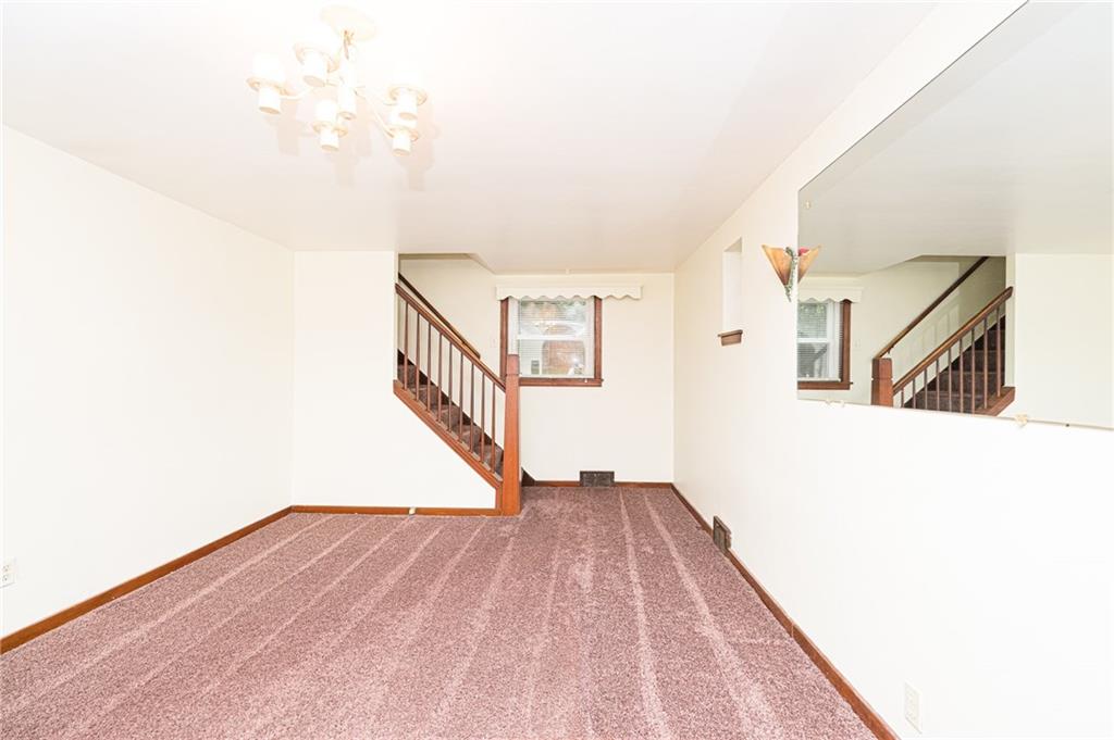 927 Liberty Street McKees Rocks, PA 15136 - Photo 4 of 20