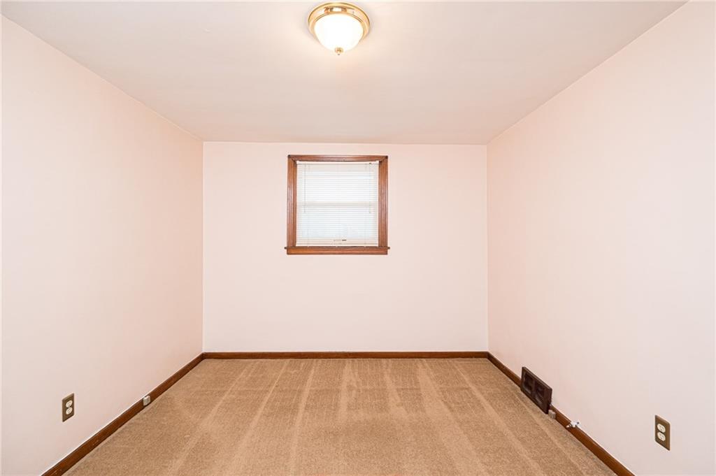 927 Liberty Street McKees Rocks, PA 15136 - Photo 9 of 20