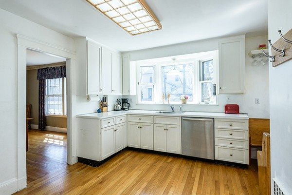 142 Jackson Street Newton, MA 02459 - Photo 6 of 18