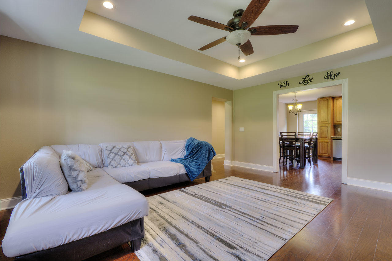 1971 Cecil Johnson Road Knoxville, TN 37921 - Photo 2 of 32 Welcoming and Bright living room