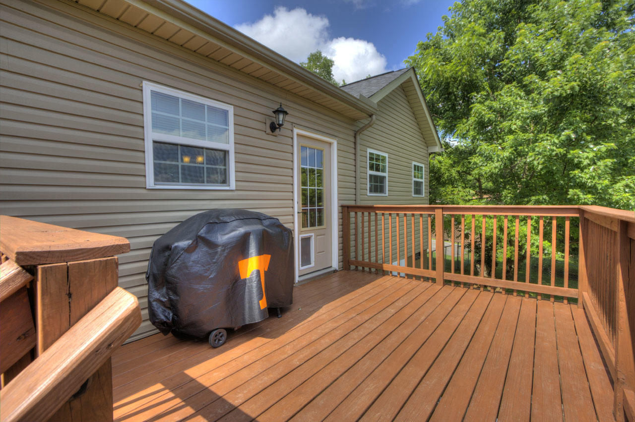 1971 Cecil Johnson Road Knoxville, TN 37921 - Photo 17 of 32 Awesome deck, just stained