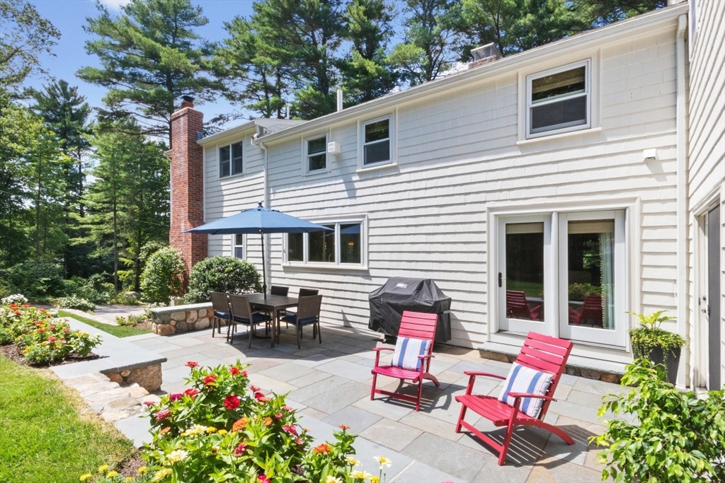 71 Silver Hill Road Weston, MA 02493 - Photo 4 of 40