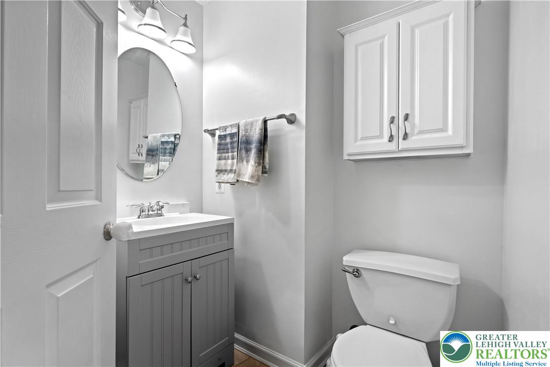 5332 Seip Road Bethlehem, PA 18017 - Photo 4 of 39