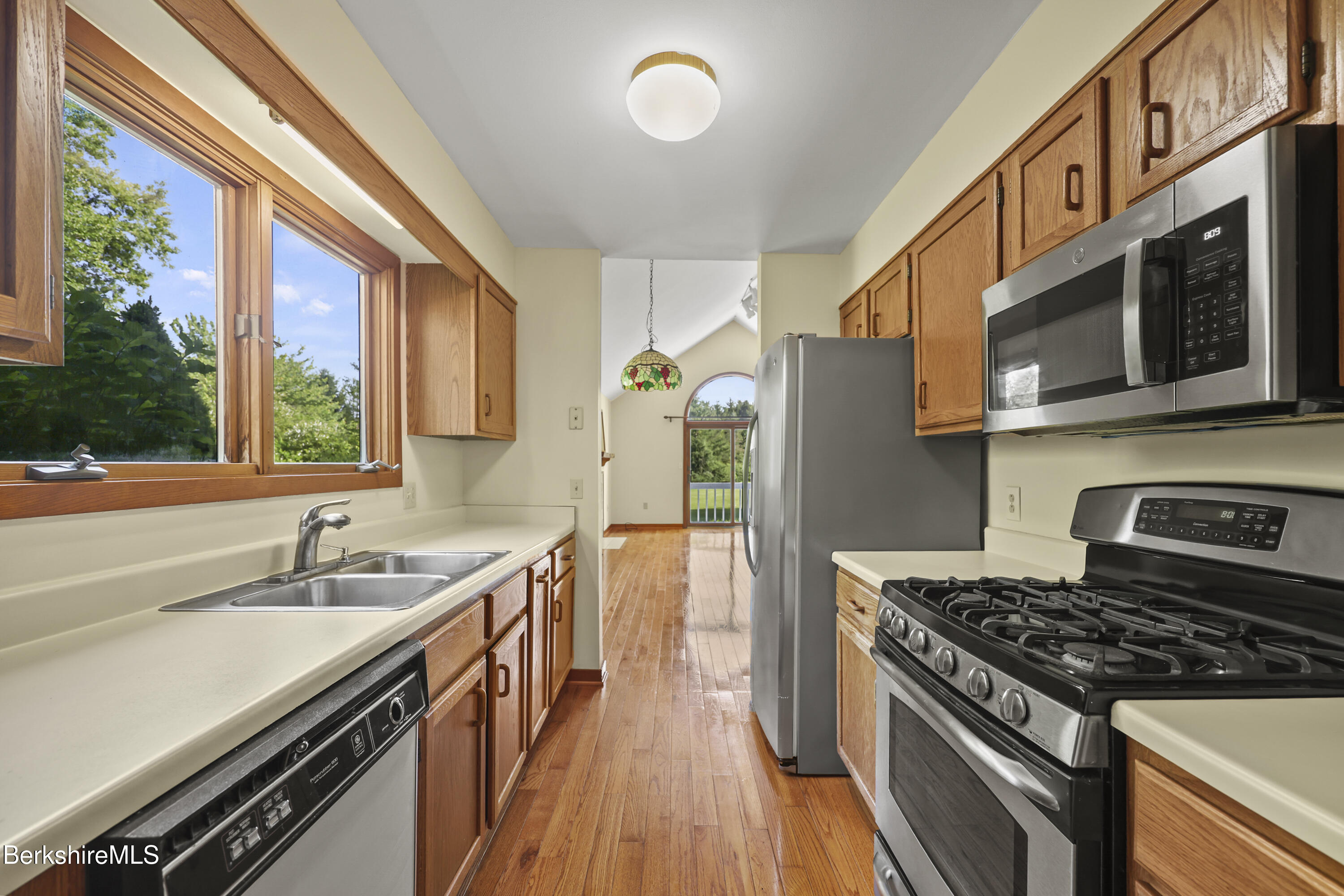 Pondview Drive, Unit H2 Pittsfield, MA 01201 - Photo 16 of 31 Kitchen
