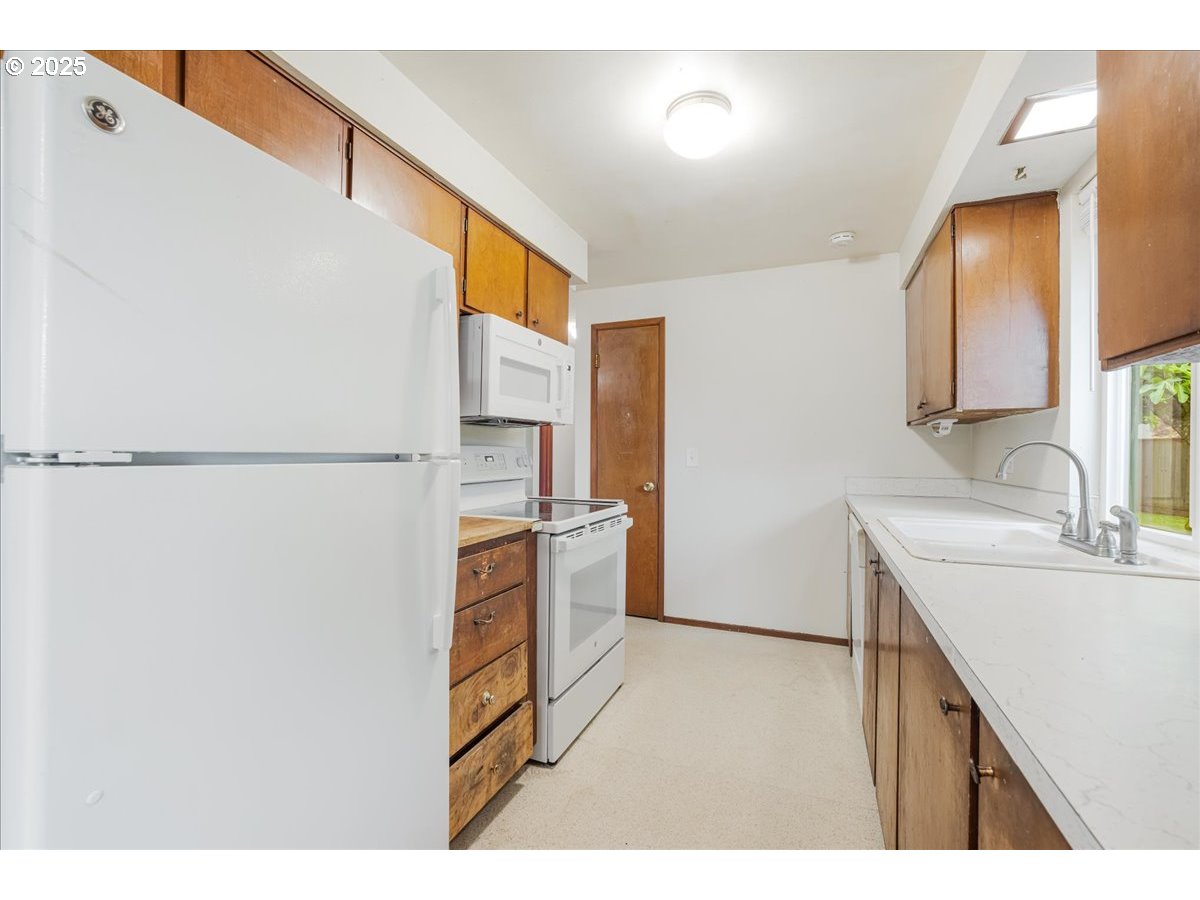 23554 Southeast Oak Street Gresham, OR 97030 - Photo 11 of 25 Gallery Image 11