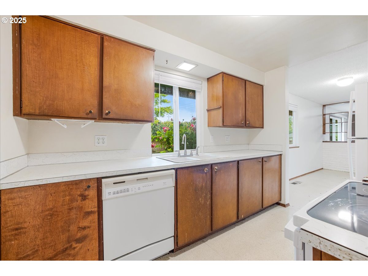 23554 Southeast Oak Street Gresham, OR 97030 - Photo 12 of 25 Gallery Image 12