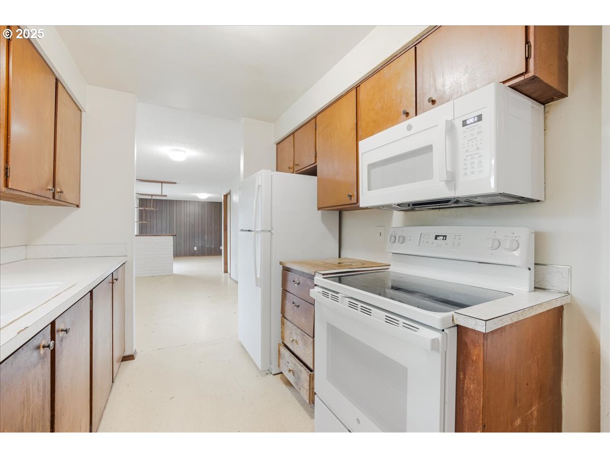 23554 Southeast Oak Street Gresham, OR 97030 - Photo 13 of 25 Gallery Image 13