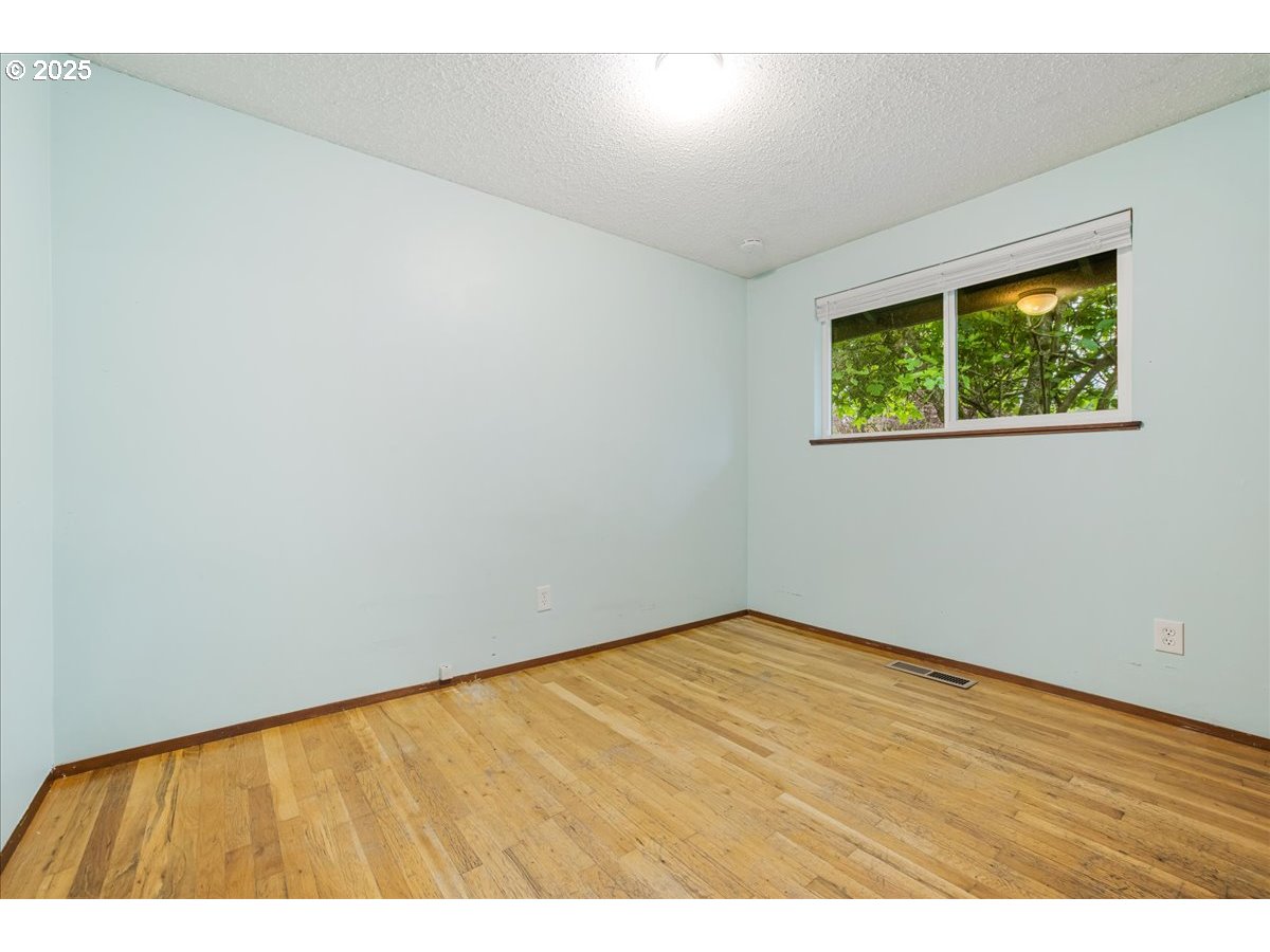 23554 Southeast Oak Street Gresham, OR 97030 - Photo 16 of 25 Gallery Image 16
