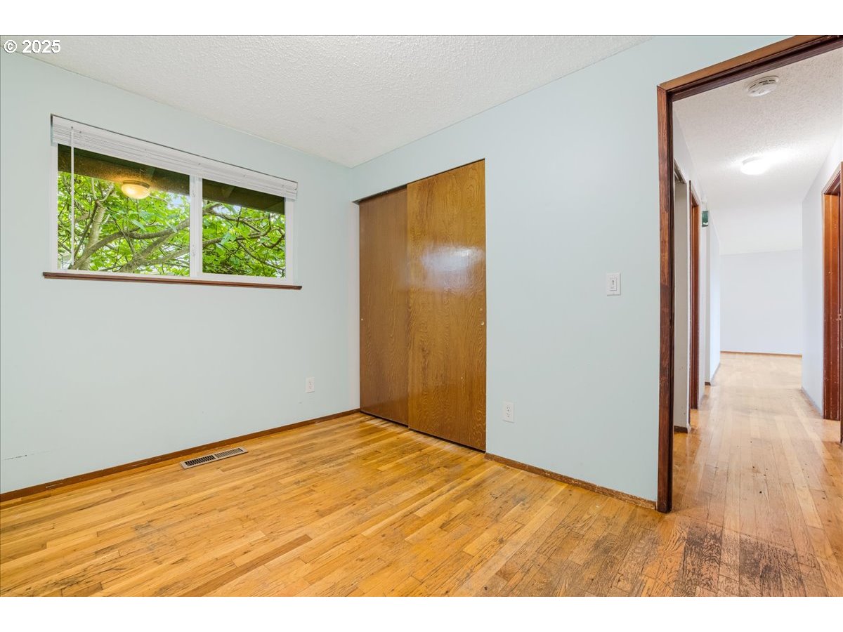 23554 Southeast Oak Street Gresham, OR 97030 - Photo 17 of 25 Gallery Image 17