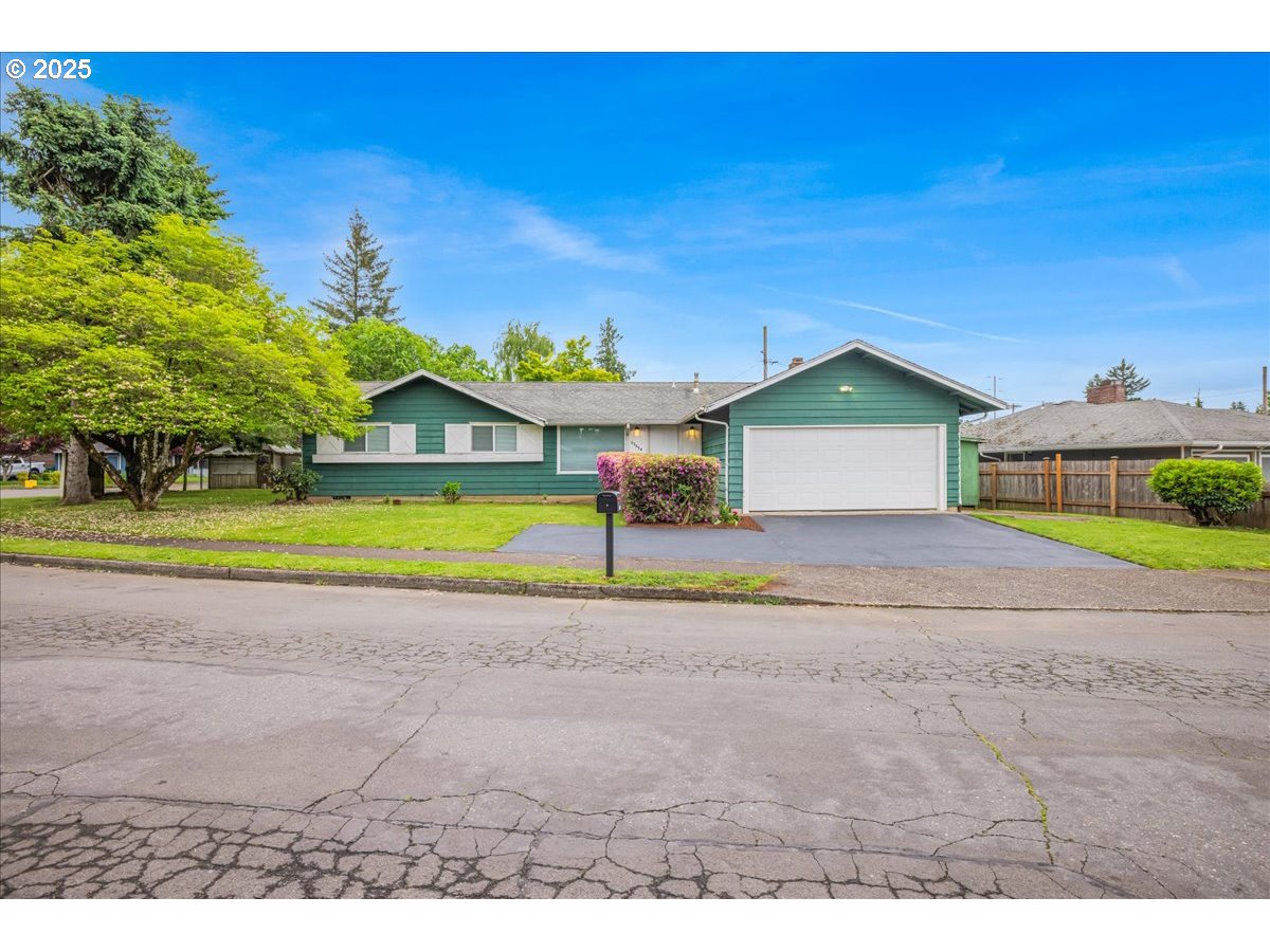 23554 Southeast Oak Street Gresham, OR 97030 - Photo 2 of 25 Gallery Image 2