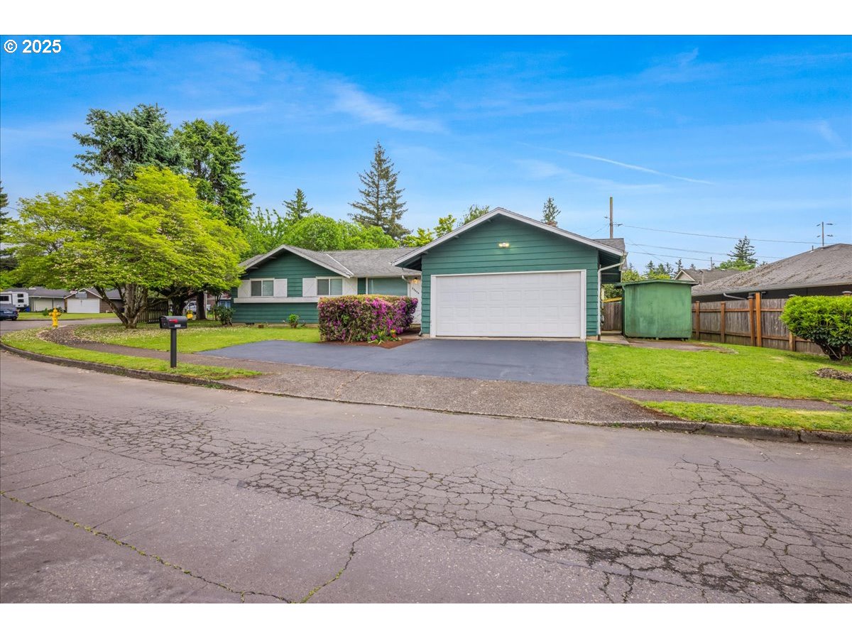 23554 Southeast Oak Street Gresham, OR 97030 - Photo 3 of 25 Gallery Image 3