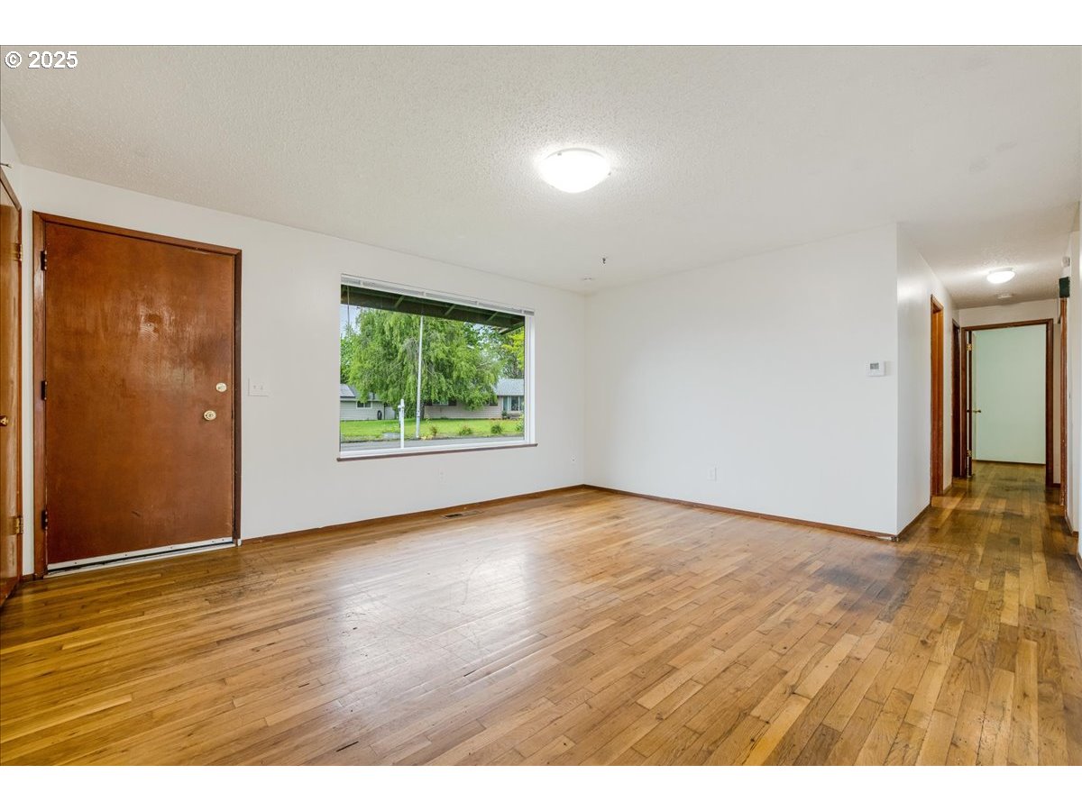 23554 Southeast Oak Street Gresham, OR 97030 - Photo 7 of 25 Gallery Image 7