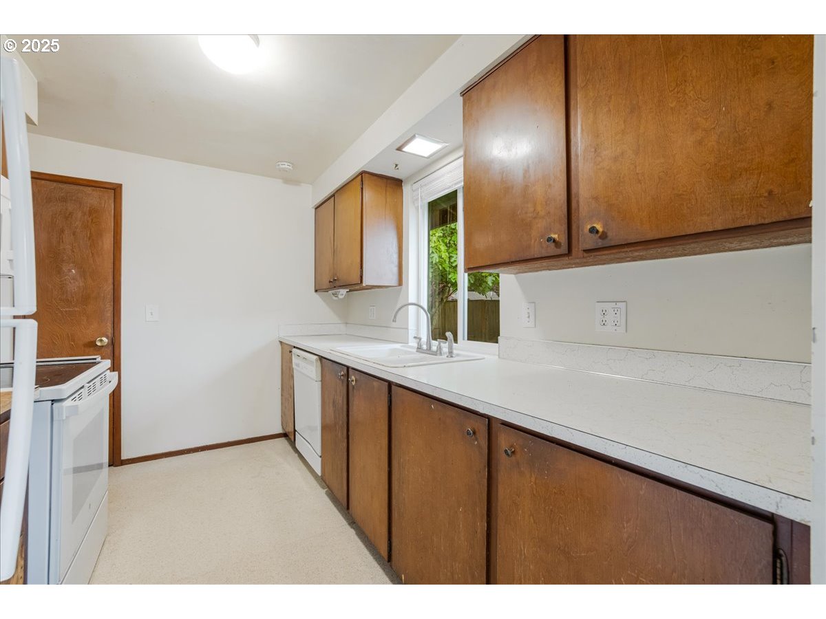 23554 Southeast Oak Street Gresham, OR 97030 - Photo 10 of 25 Gallery Image 10