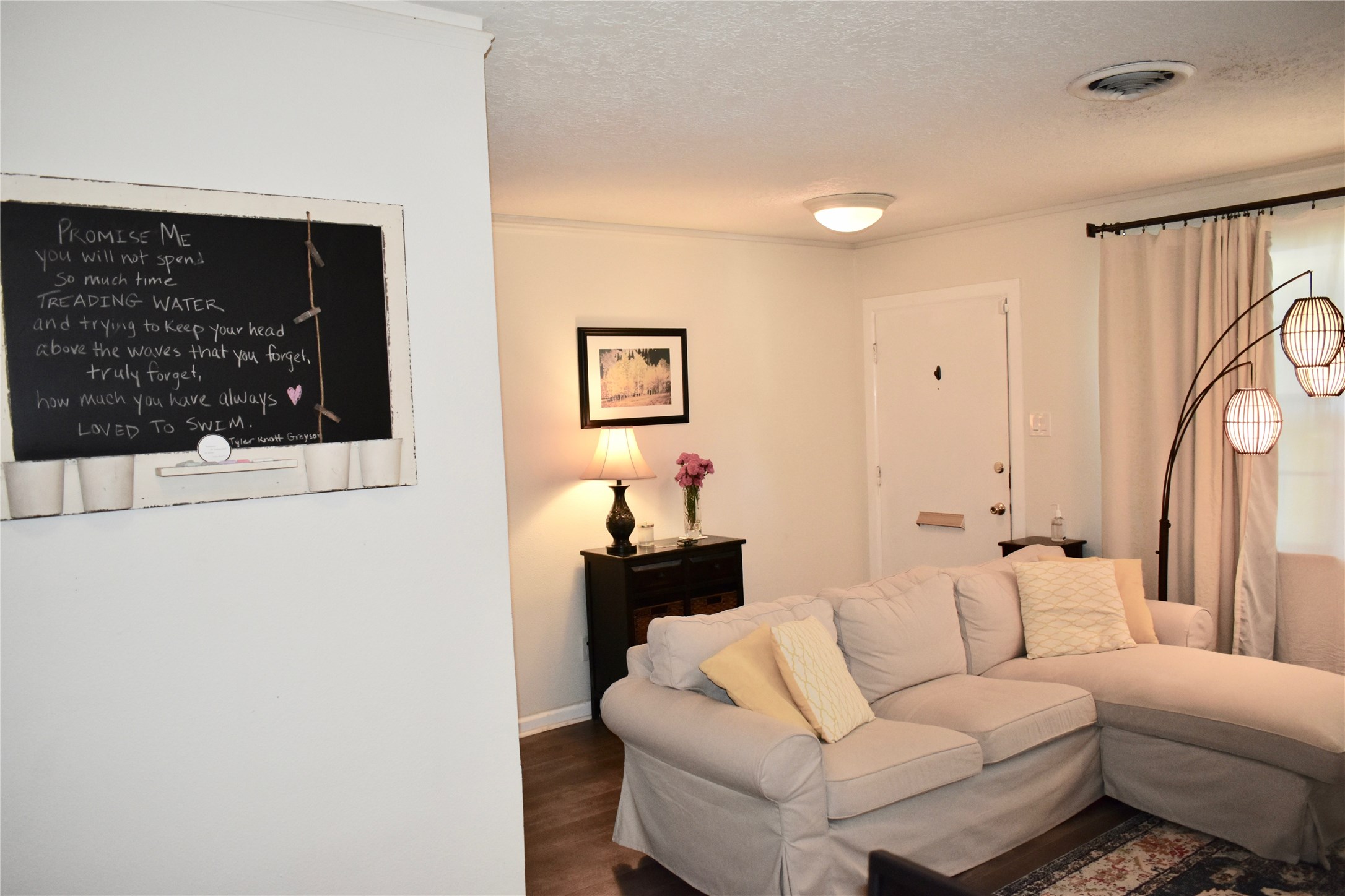 4624 Verone Street Bellaire, TX 77401 - Photo 5 of 33 a living room with furniture