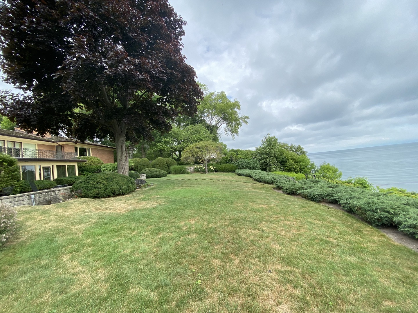 205 Sheridan Road Winnetka, IL 60093 - Photo 2 of 6 a view of a backyard with plants and large trees