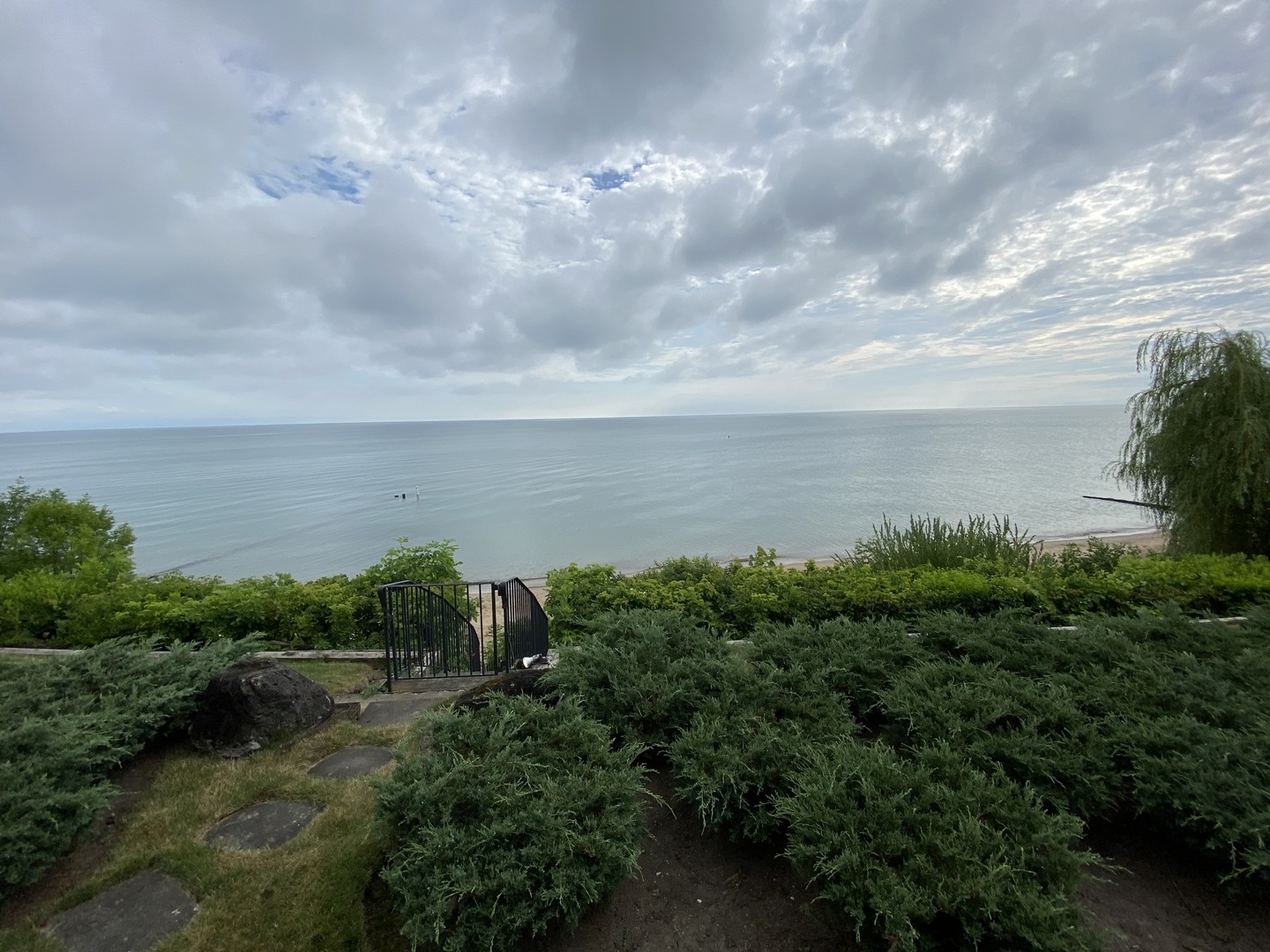 205 Sheridan Road Winnetka, IL 60093 - Photo 6 of 6 a view of a lake from a yard