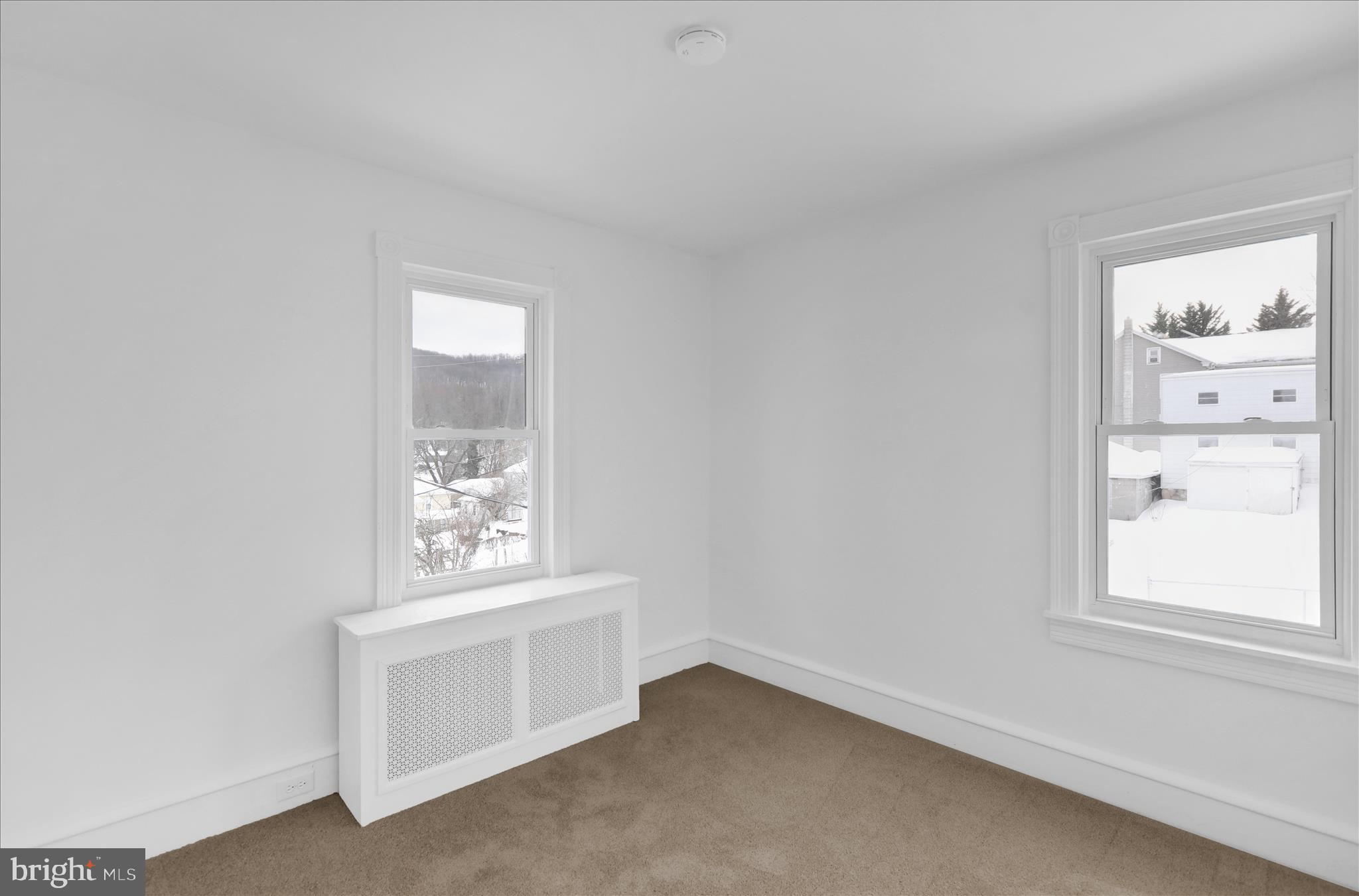 42 Chestnut Street Mohnton, PA 19540 - Photo 19 of 30 an empty room with windows and closet