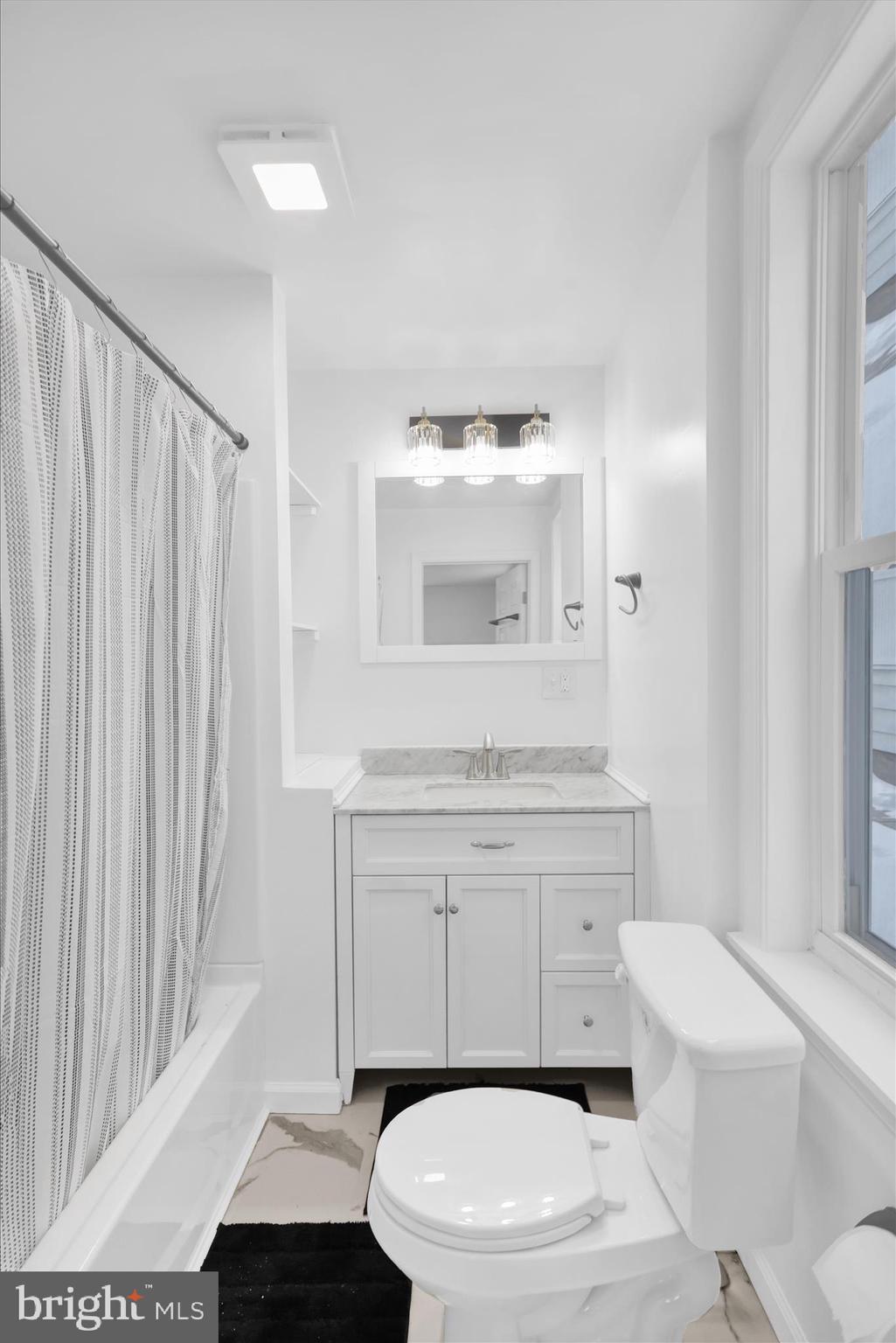 42 Chestnut Street Mohnton, PA 19540 - Photo 10 of 30 a bathroom with a toilet a sink and a bathtub